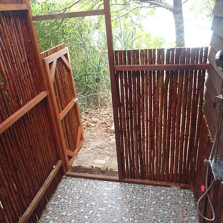 Boulder Bay Eco Resort - Nga Khin Nyo Gyee Island Extérieur photo