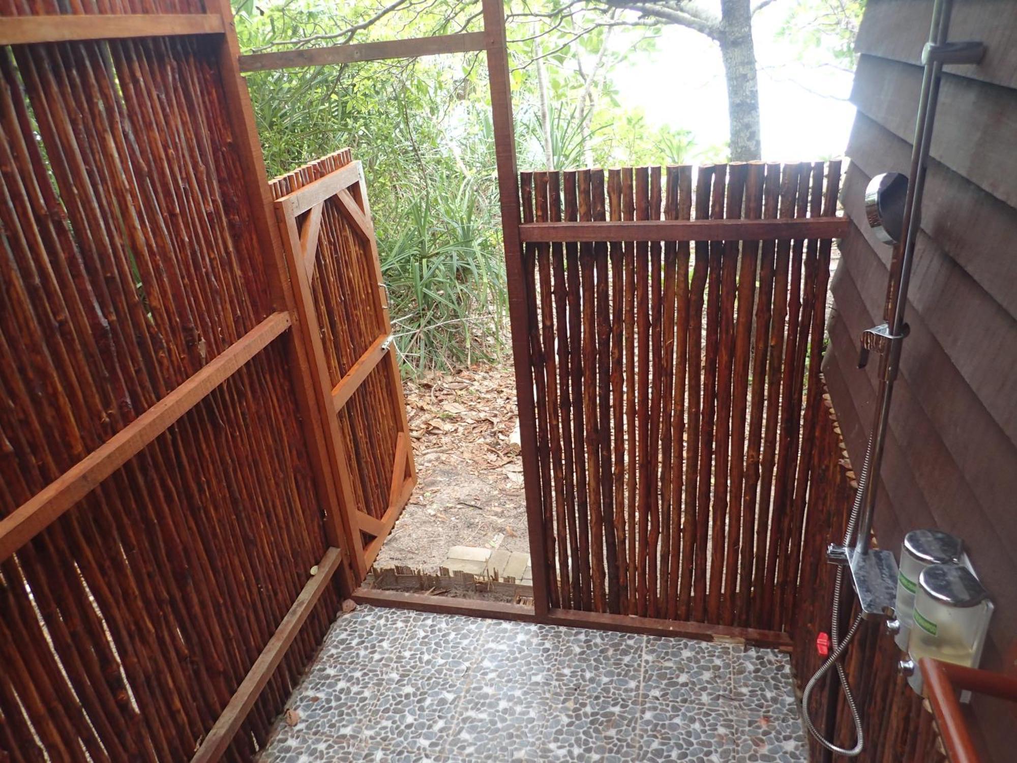 Boulder Bay Eco Resort - Nga Khin Nyo Gyee Island Extérieur photo